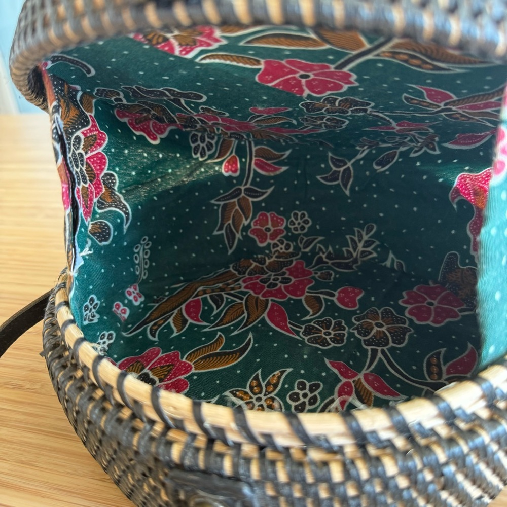 Black Round Rattan Bag - Picture 5 of 5